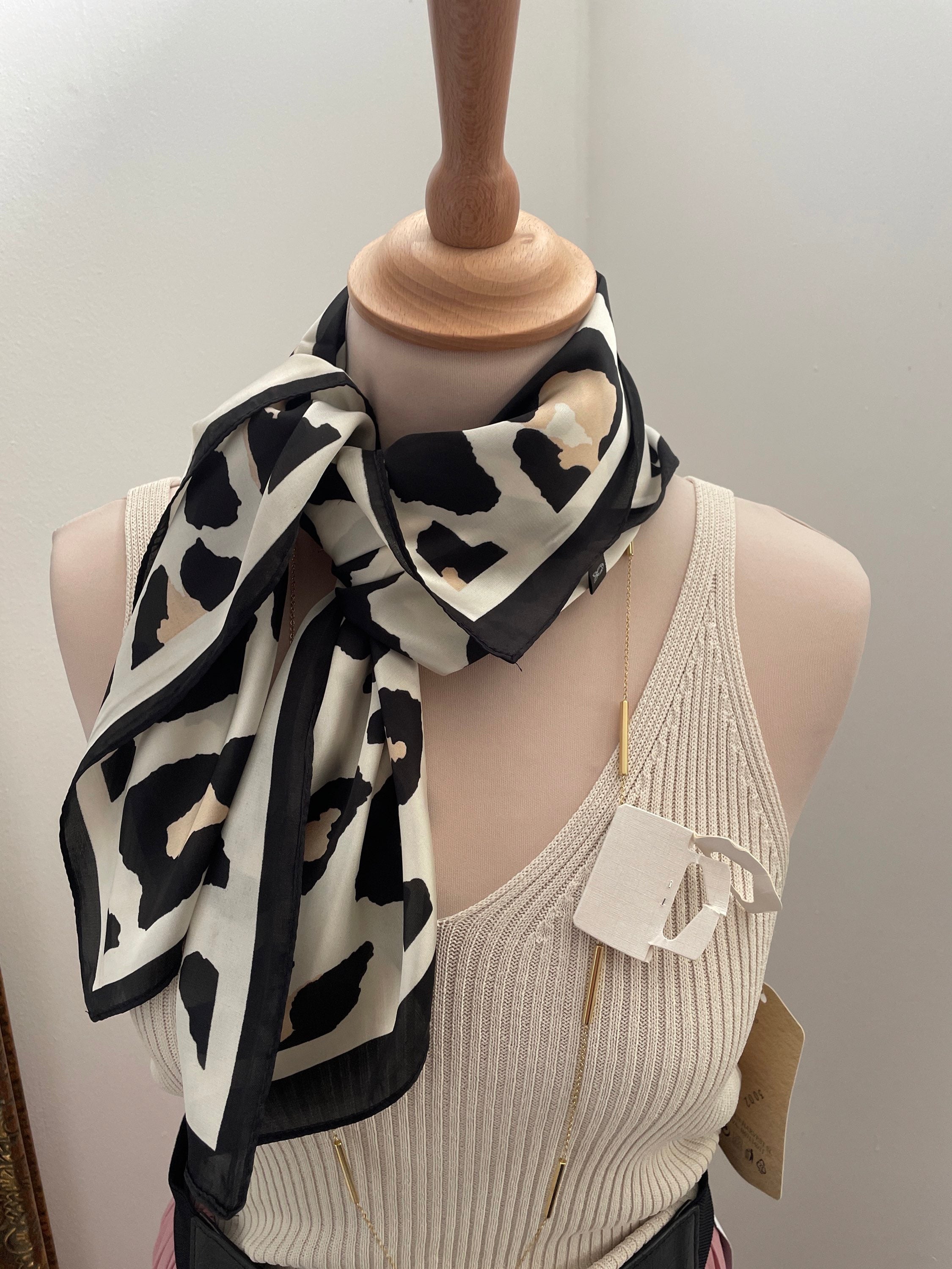 Foulard carré léopard blanc  image 0