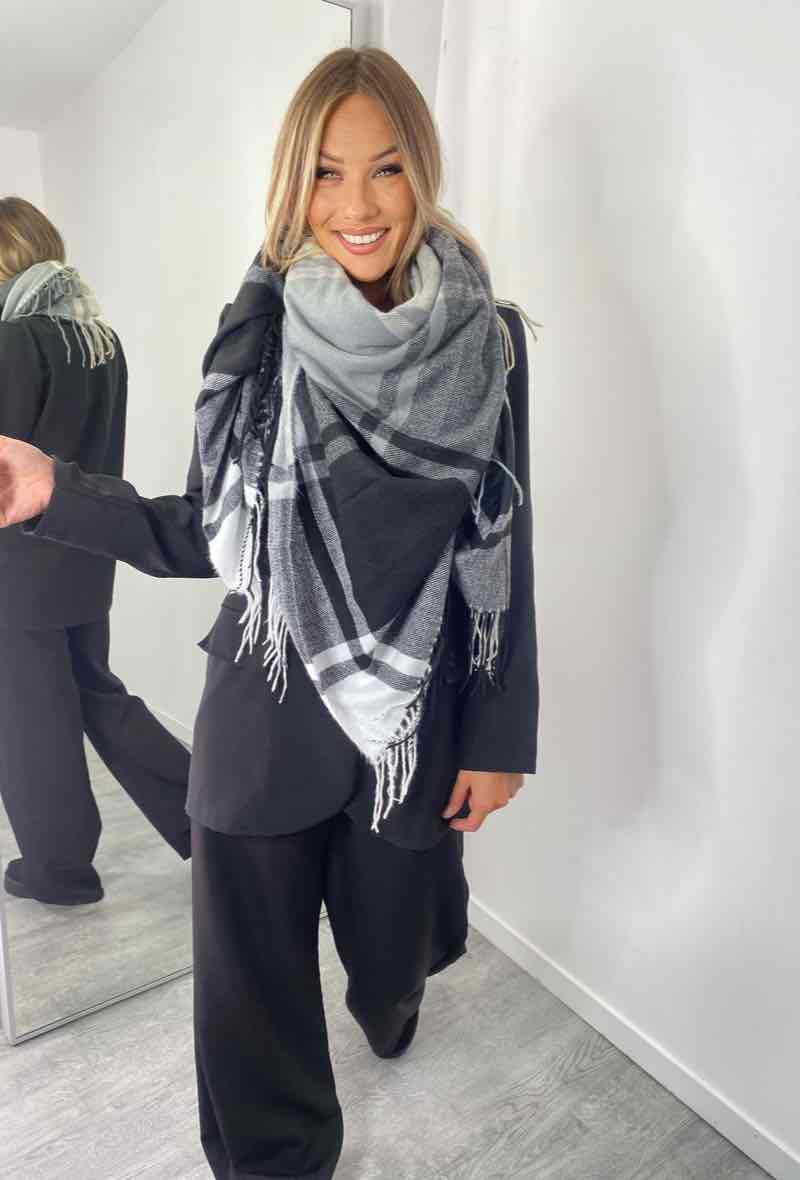 Carré étole a carreaux image 0