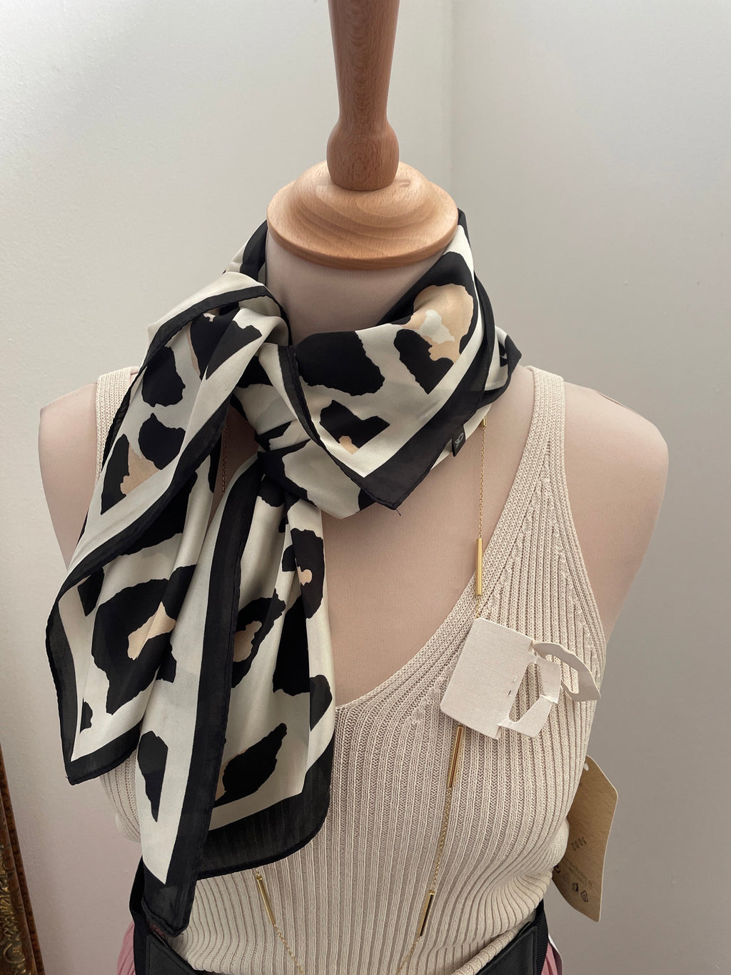 Foulard carré léopard blanc  image 0