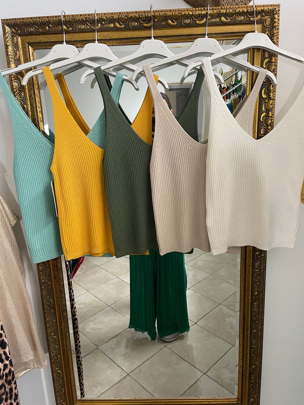 Top Cynthia  image 0