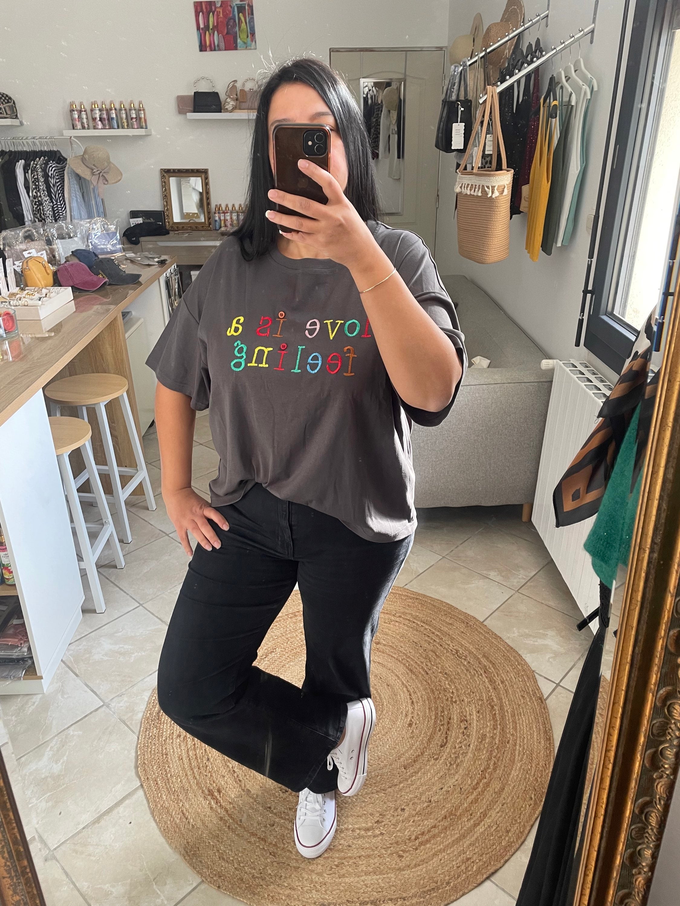 T-shirt love is a feeling anthracite  image 1