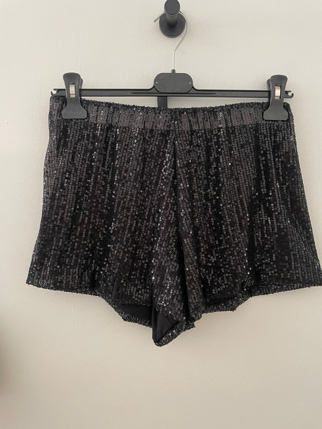 SHORT SEQUINS image 0