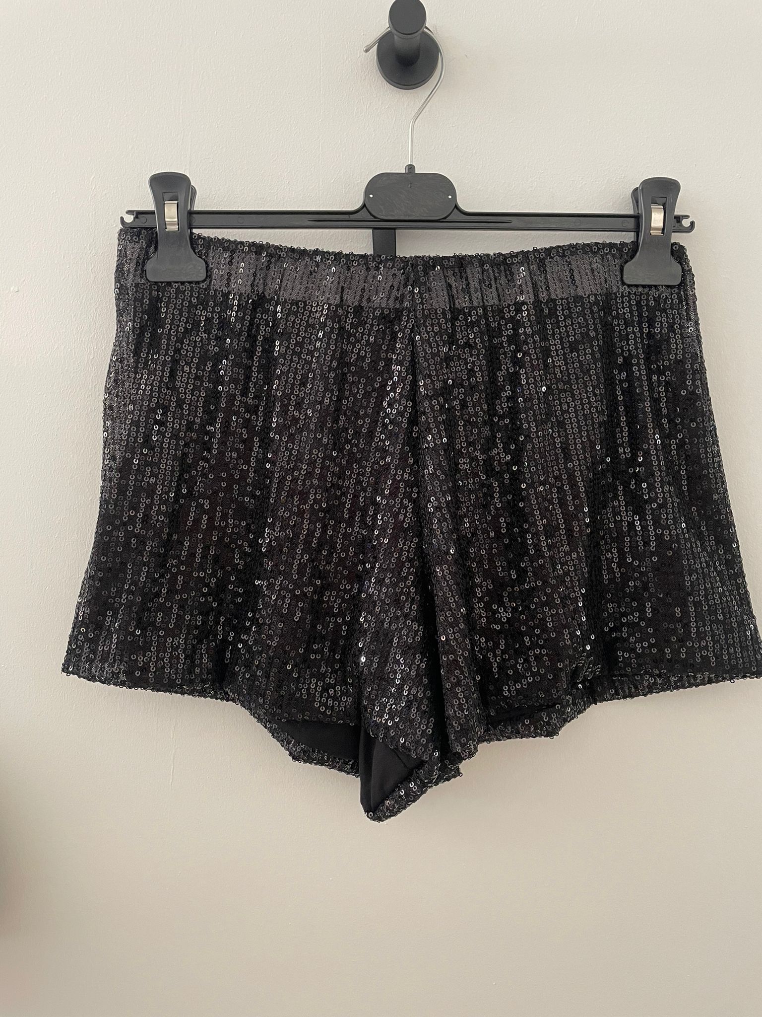 SHORT SEQUINS image 0