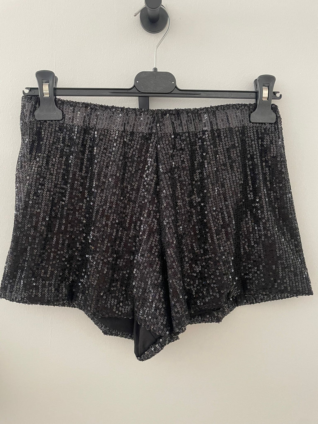 SHORT SEQUINS image 1